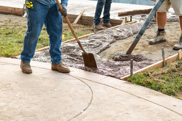 Best Custom Concrete Contractor  in River Hills, WI